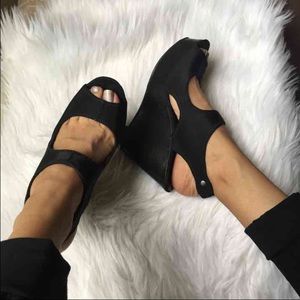 Simply Vera Wang Platform Wedges