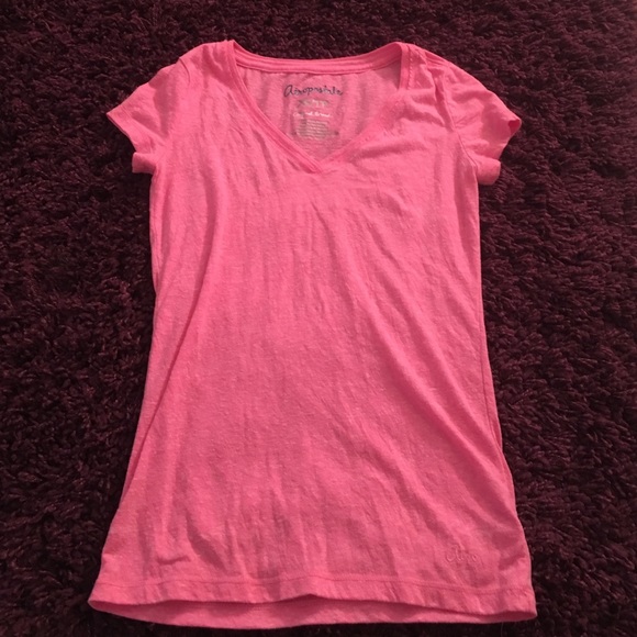 Pink vneck tshirt.