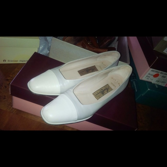 Amalfi two tone white heels