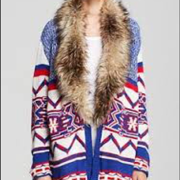 MINKPINK Sweaters - 🌟Host Pick🌟 MINKPINK Sweater with Fur Collar