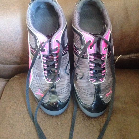 Ladies PUMA tennis shoes - Picture 2 of 4