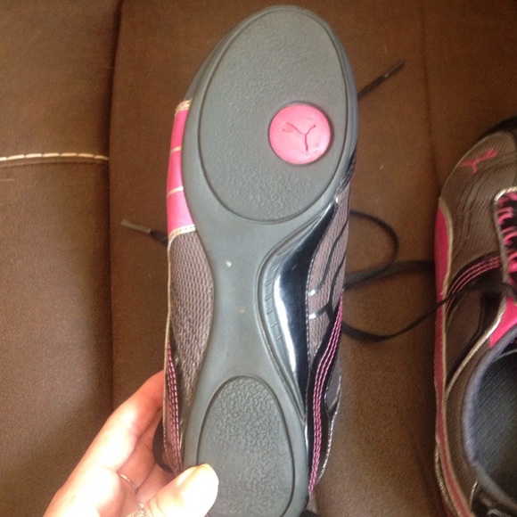 Ladies PUMA tennis shoes - Picture 4 of 4