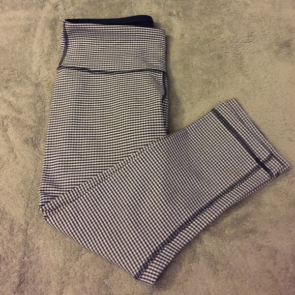 Lululemon Black/White Checked Crops SZ 4 NWOT - Picture 4 of 4