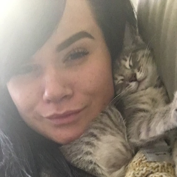 Meet Your Posher 🌸 - Picture 3 of 4