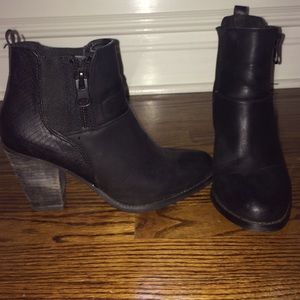 BLACK ALDO BOOTIES