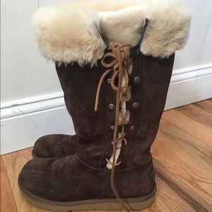 🎉Price Drop 🎉UGG Brown Suede lace up side boot