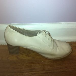Size 8 oxford heels