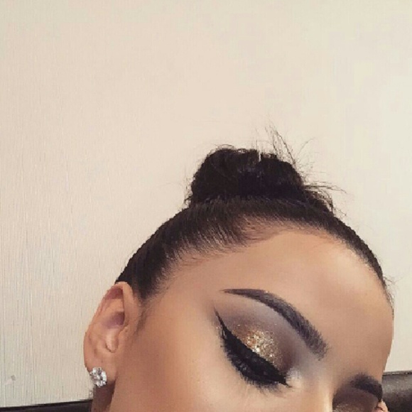 Meet your Posher, Mia