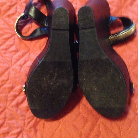 Gold and black wedges - Picture 4 of 4