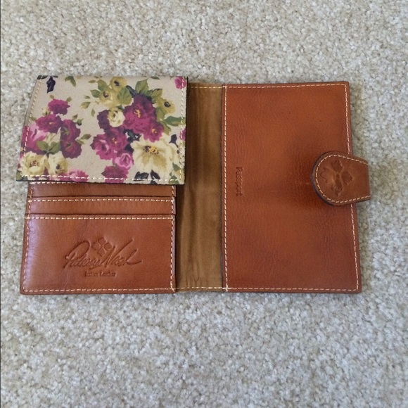 Patricia Nash Floral Passport holder