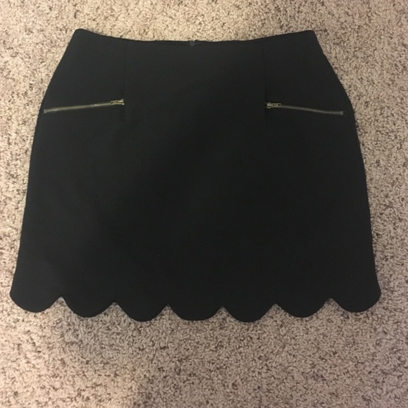 Sale! Black scalloped hem skirt