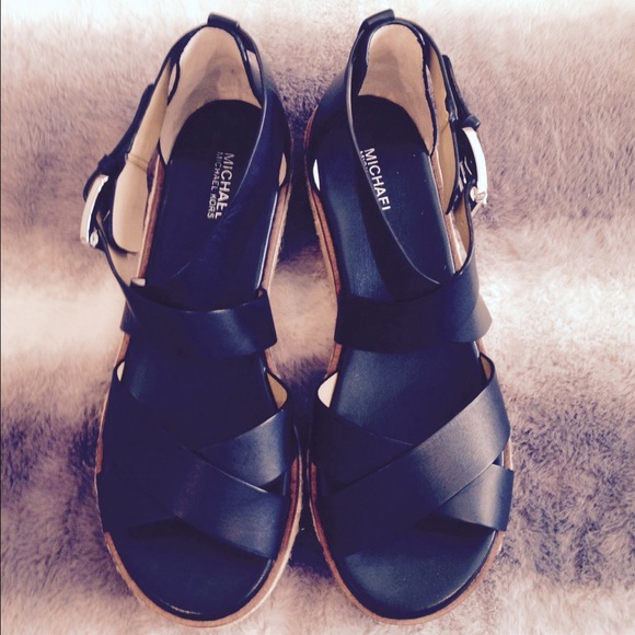 🎉Host Pick*Brand New Michael Kors Darby Sandals🎉