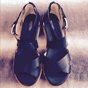 🎉Host Pick*Brand New Michael Kors Darby Sandals🎉