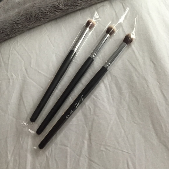 🚫must go. Make an offer🚫Sedonalace EB13 eyebrush - Picture 2 of 3