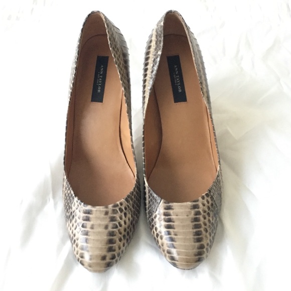 Ann Taylor Snakeskin Texture Leather Pumps
