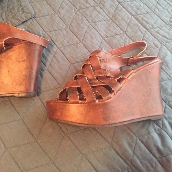 🏳BOGO🏳 Madden Girl Brown Buckle Wedge Heels - Picture 3 of 4