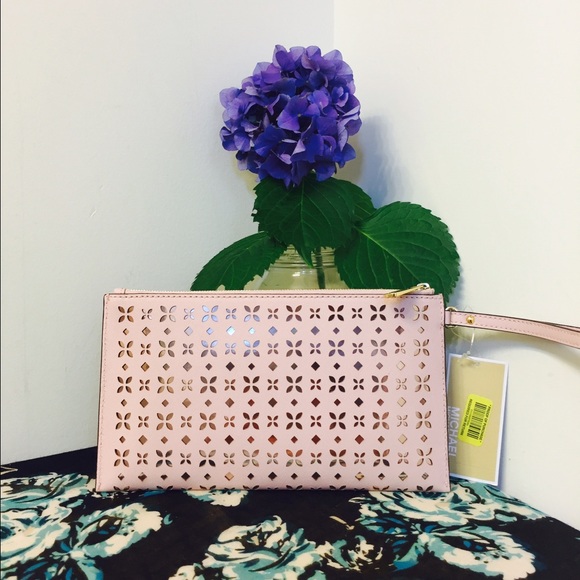 MICHAEL KORS ZIP CLUTCH - Picture 2 of 4