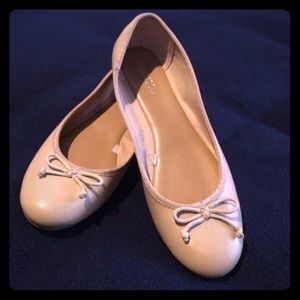 💟 Nude/tan/cream flats- never worn!