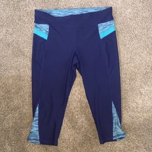 Fitted knee length exercise pants