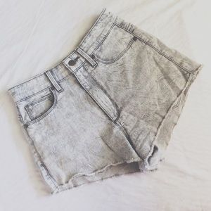♡ GUESS ♡ 1981 High-Rise Cutoff Vinyl Denim Shorts
