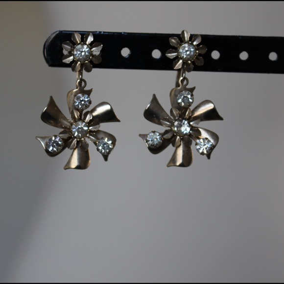 VTG 30's Flower Screw-back Earrings