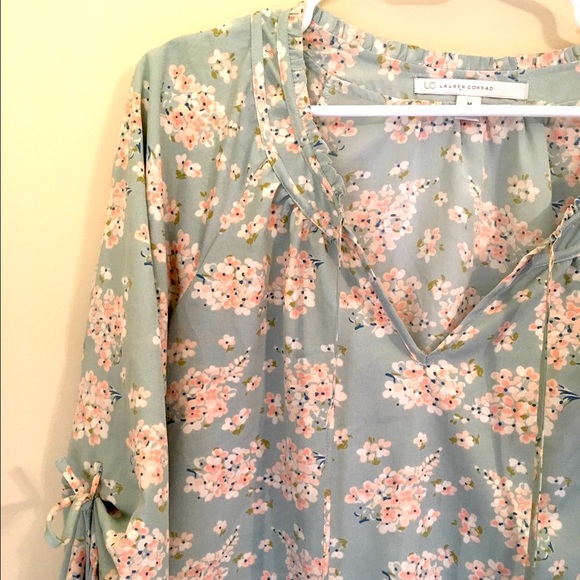 LC Lauren Conrad Tops - Lauren Conrad floral top