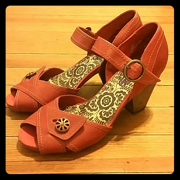 Cute and comfy red peep toe heels - Size 5.5