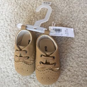 2 pairs Old navy baby boy shoes. 0-3 mos. nwt