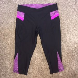 Fitted knee length exercise pants