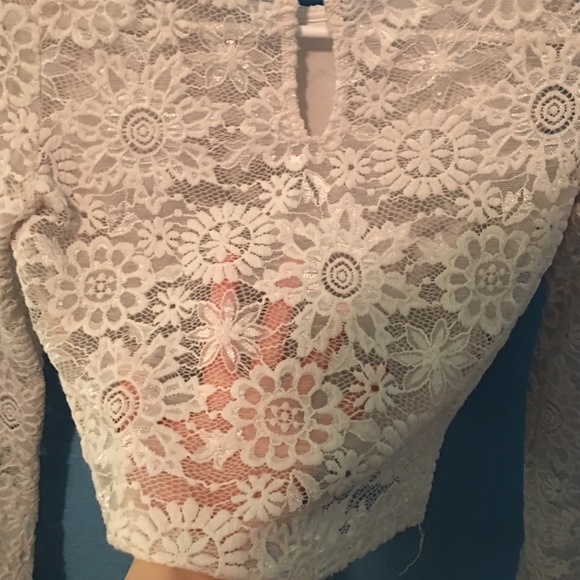 White lace crop top - Picture 3 of 3