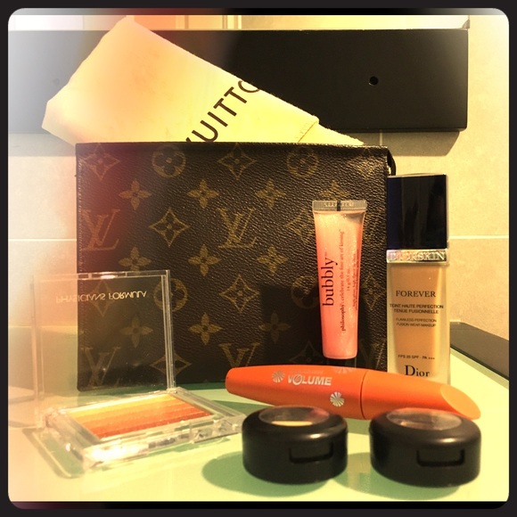 Louie Vuitton Cosmetic Case