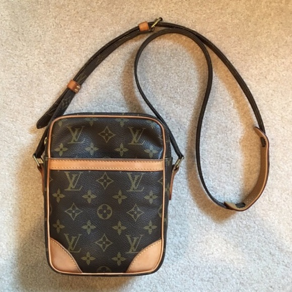 LV CROSSBODY BAG