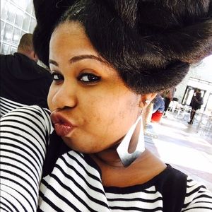 Meet your Posher, Gloria