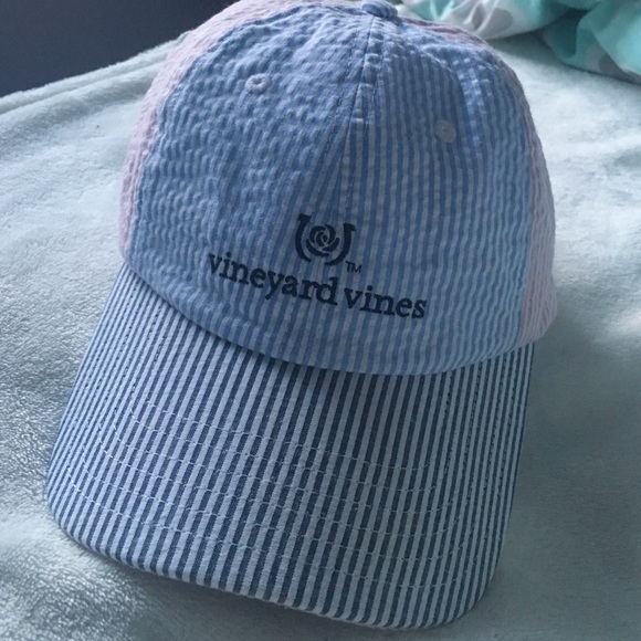 Vineyard vines hat.