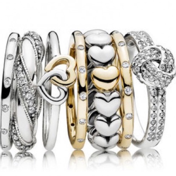 Meet your Posher, Laurie 🌸 - Picture 4 of 7