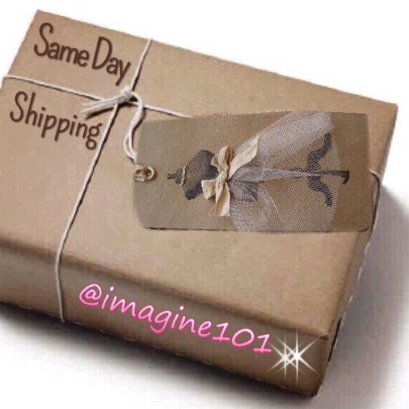 Meet your Posher, Laurie 🌸 - Picture 5 of 7