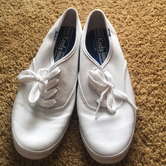 WHITE KEDS