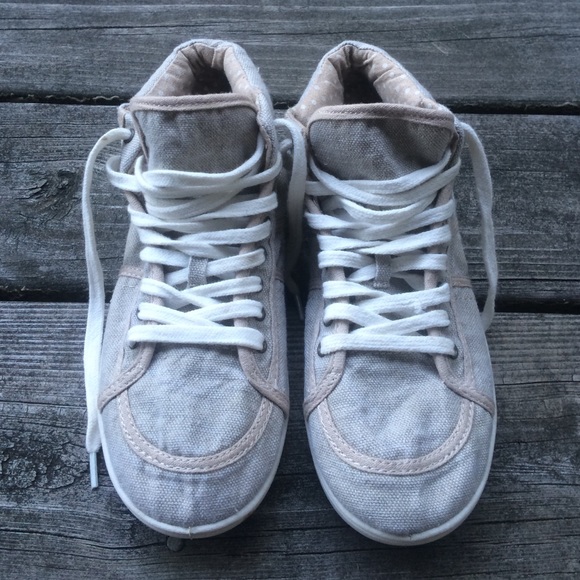 Roxy canvas sneakers • SIZE 6.5