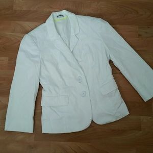 White 2 button blazer