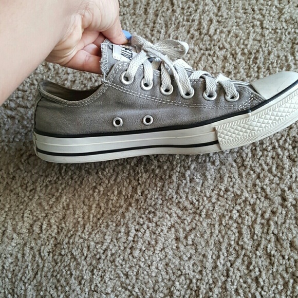 Converses - Picture 2 of 4