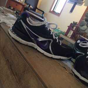 Nike cross trainer shoes