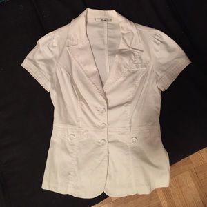 Short sleeved white jacket