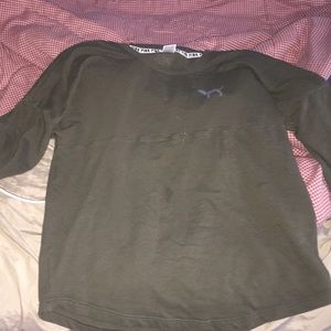 Olive pink shirt (VS)