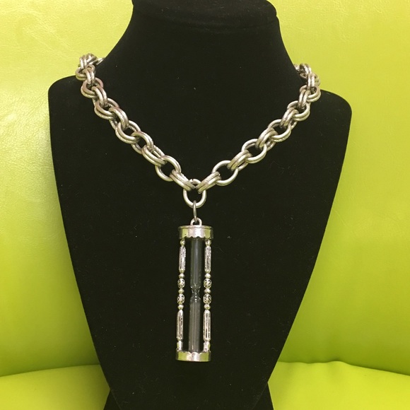 Vintage style hourglass necklace