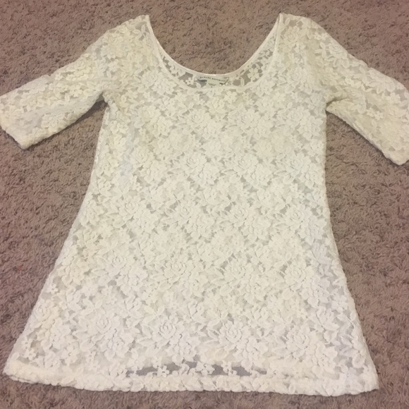 Floral lace quarter sleeve top