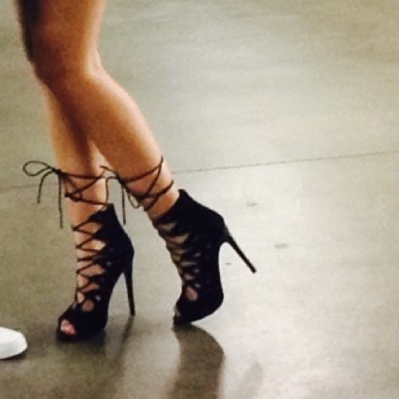 High heels - Picture 2 of 2