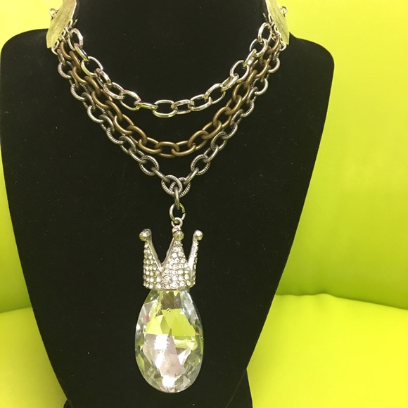 Crown and rhinestone chunky fashion necklace