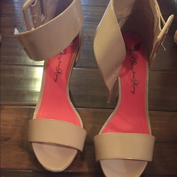 Shoes - Picture 1 of 1