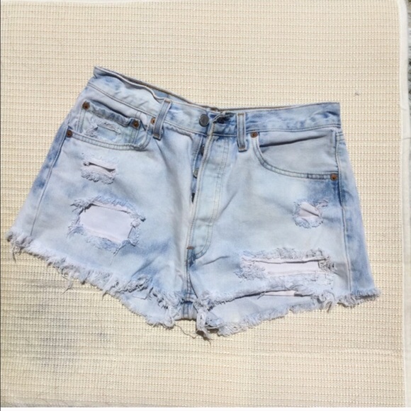 High waisted distressed levi shorts