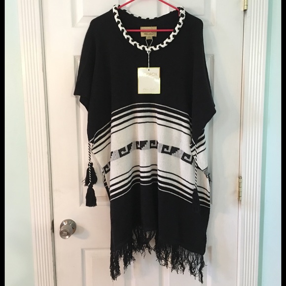 Wildfox Sweaters - 🆕Wildfox White Label Frida Traveler Fringe Poncho